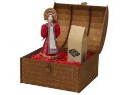 Подарочный набор: кукла фарфоровая, чай "Малина с мятой", красный
