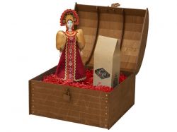 Подарочный набор: кукла фарфоровая, чай "Малина с мятой", красный