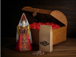 Подарочный набор: кукла фарфоровая, чай "Малина с мятой", красный