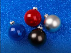 Стеклянный елочный шар "Christmas bauble", синий прозрачный, с серебристым колпачком в черной коробке