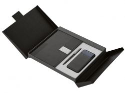 Подарочный набор "Tesla" с блокнотом А5, ручкой и пауэрбенком на 10 000 mAh, черный