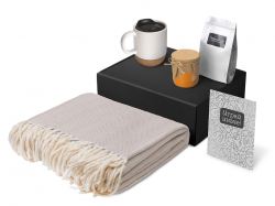 Подарочный набор «Re:y. Nest» с пледом, кружкой и вареньем