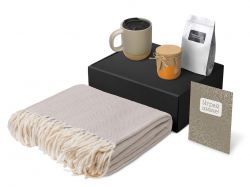 Подарочный набор «Re:y. Nest» с пледом, кружкой и вареньем