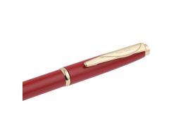 Ручка шариковая Pierre Cardin коллекция «ГАММА КЛАССИКА (GAMME CLASSIC)». Корпус - латунь с лакированным покрытием. Отделка и детали дизайна - сталь с позолотой. Цвет - красный. Упаковка E.