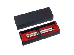 Набор Pierre Cardin коллекция «ПАРА (PEN&PEN)» : ручка шариковая + роллер, корпус - латунь. Отделка - стальное матовое покрытие. Детали дизайна - позолота. Цвет - стальной.